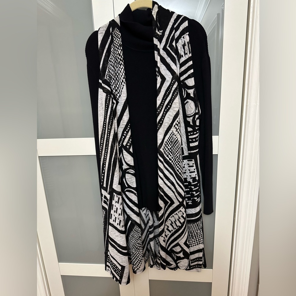 Eloquent black & white duster vest